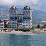 4985 1+1 Seafront Apartment with Private Beach in Mahmutlar