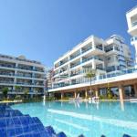 4990 Spacious 2+1 apartment with extensive complex amenities